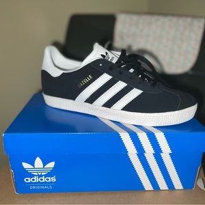 Adidas original US size 5 never worn before shoes